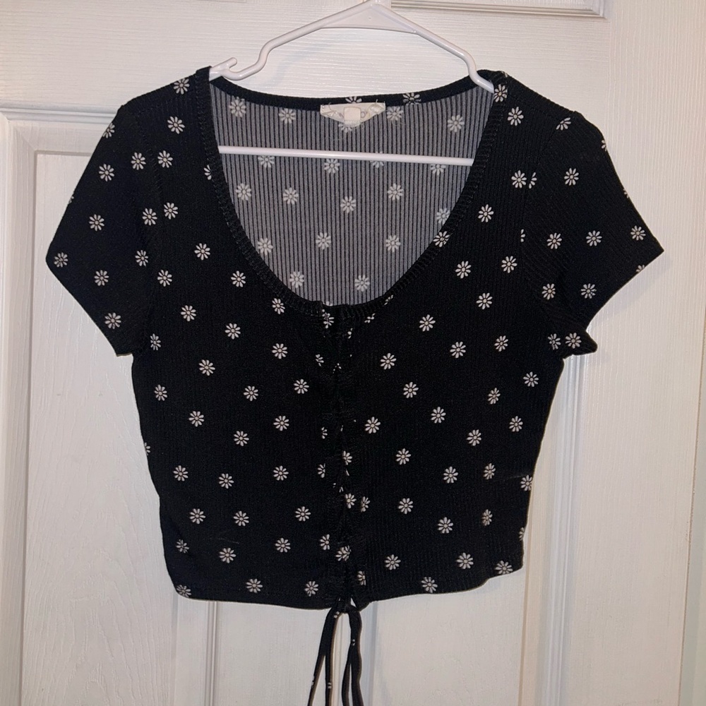 Black Daisy Print Crop Top 🌼🖤